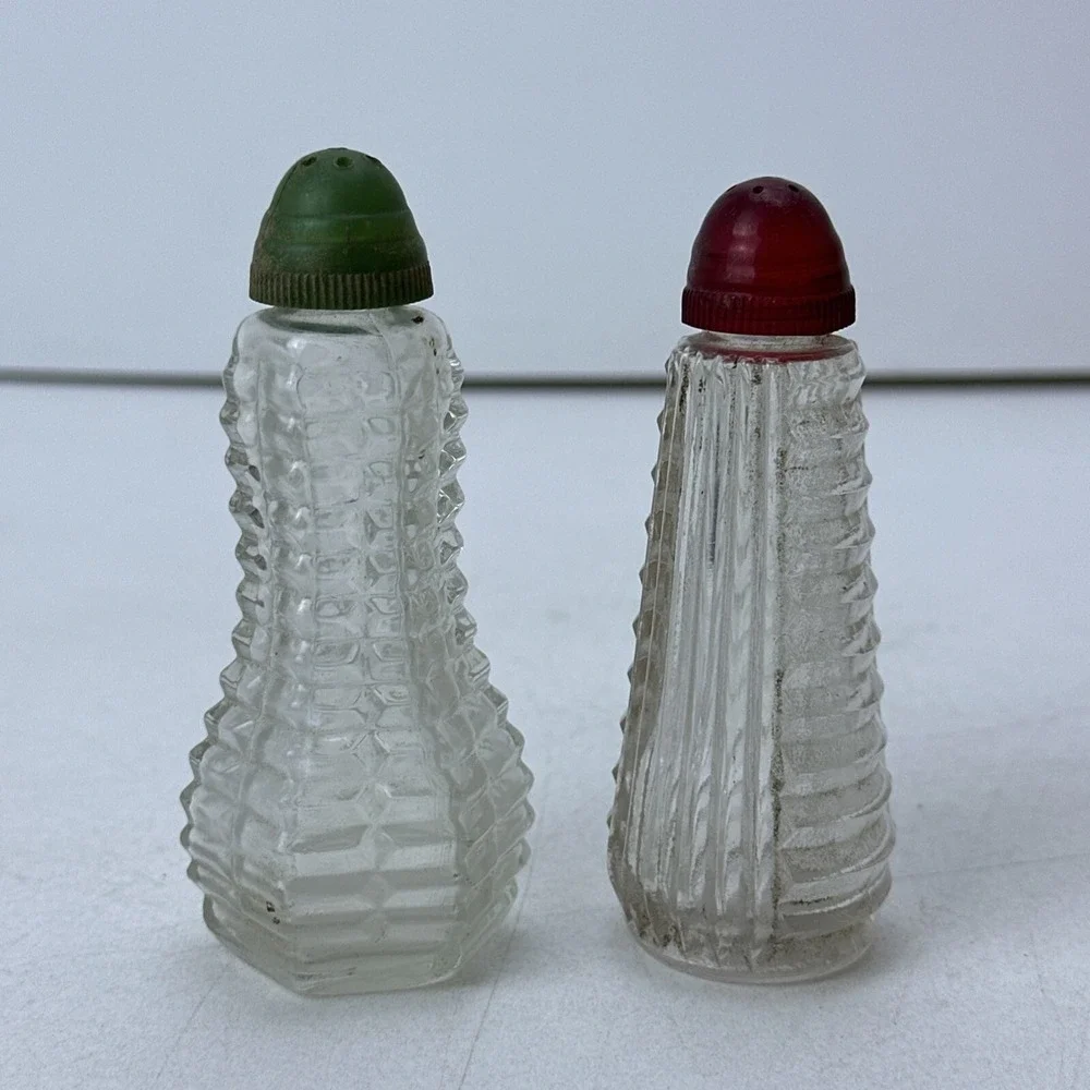 Vintage Salt & Pepper Shakers Clear Glass Green Red Top Lot of 3, Extra Caps